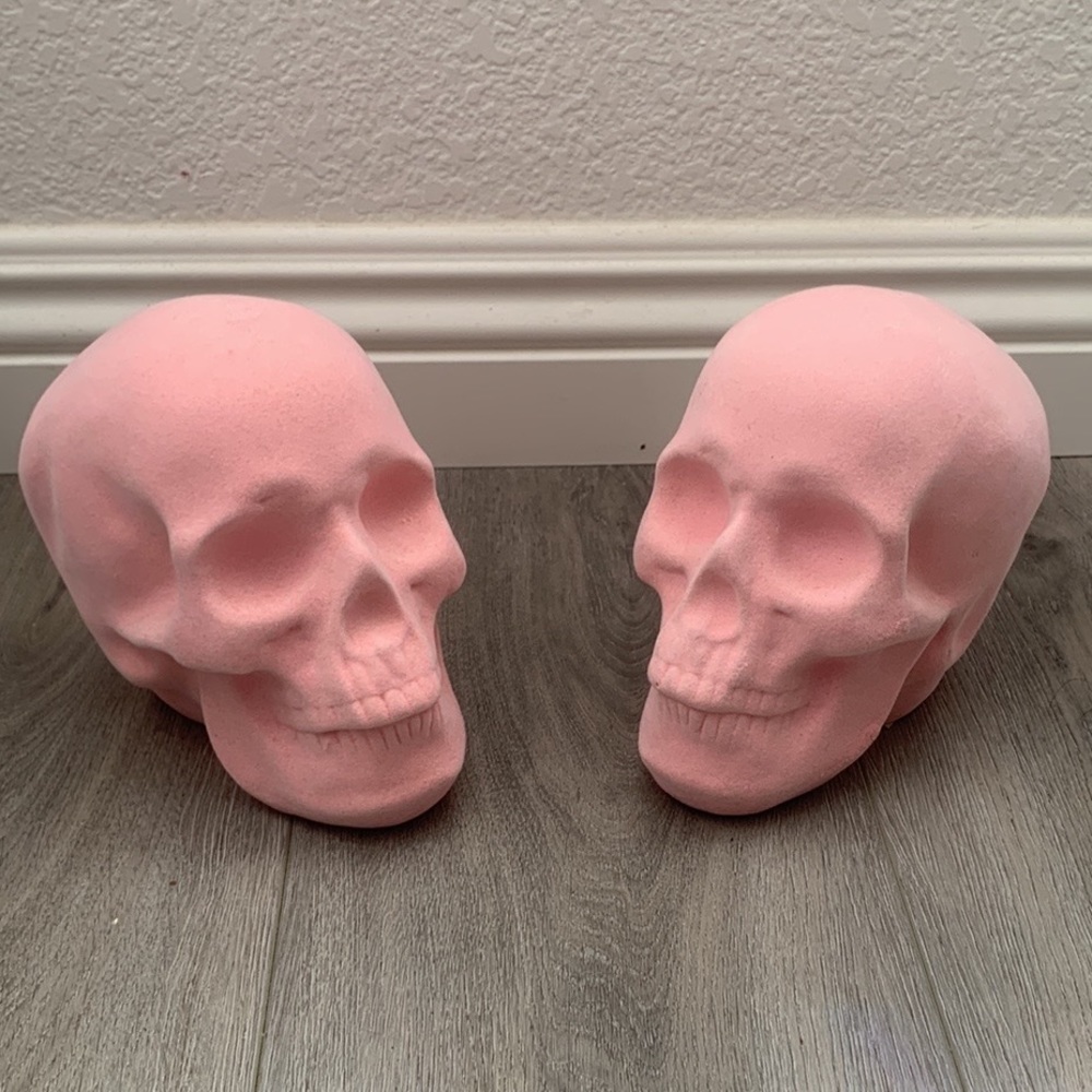 New Baby Pink Flocked Velvet Skull Heads Set (2)